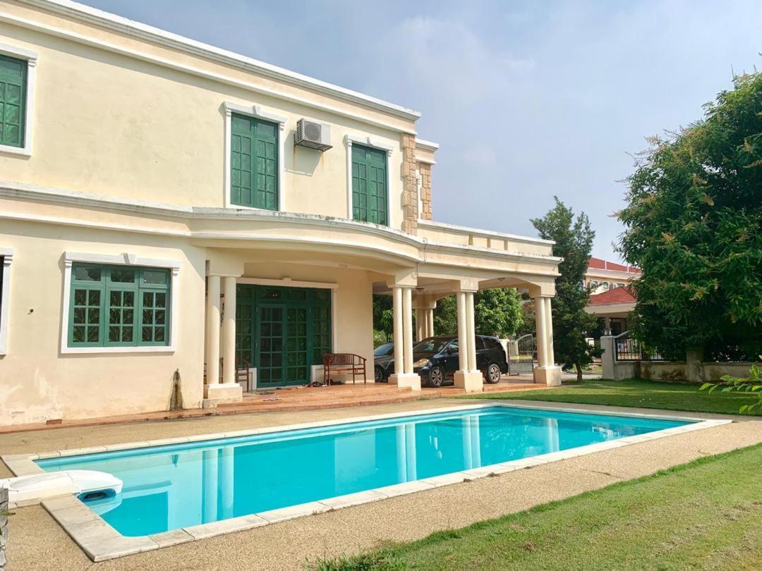 Villa Shamir Sepang Exterior photo