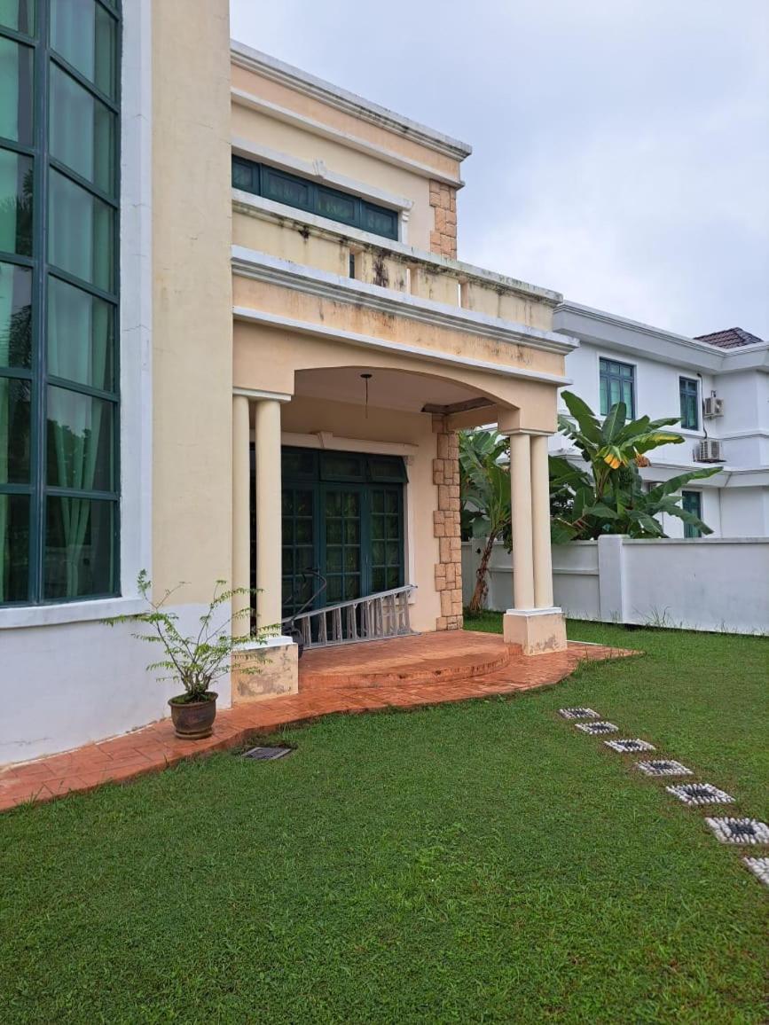 Villa Shamir Sepang Exterior photo